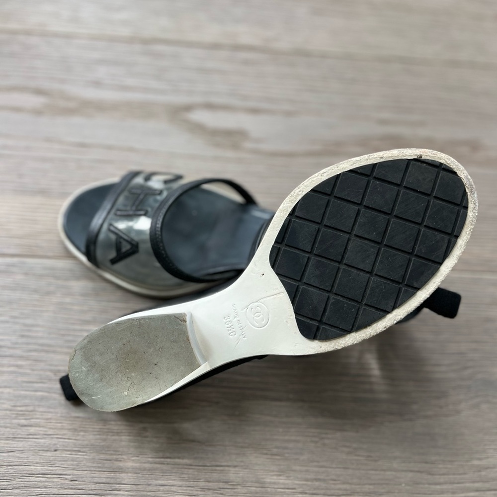 2019 Chanel Interlocking CC Logo Slides - Picture 15 of 15